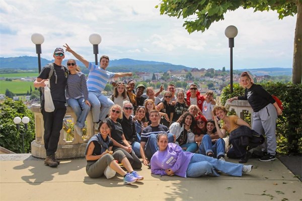 Predstavnici mladih na Međunarodnom kampu prijateljstva u Langenloisu, Austrija